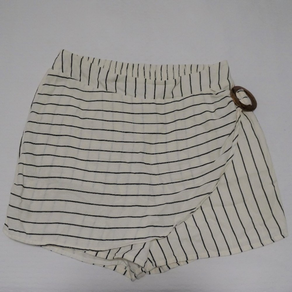 Francesca's white and black striped skort